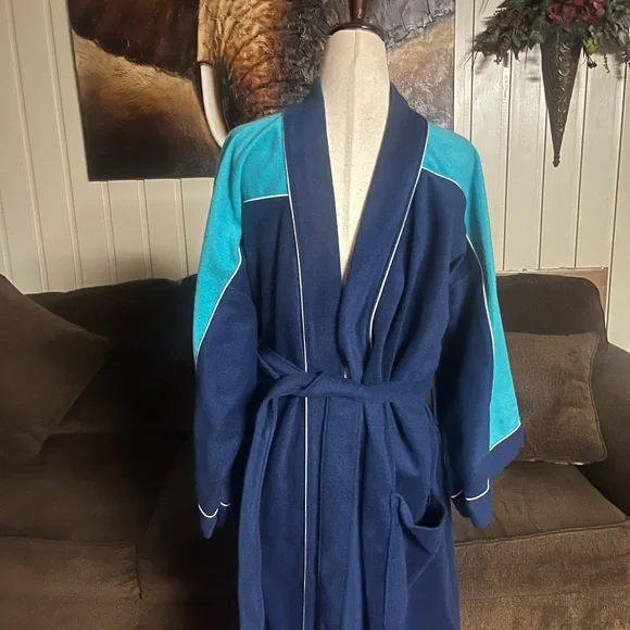 Classic collection by Van Heusen Men’s Navy/Turquoise ~ One Size Robe ~ New - Picture 7 of 16